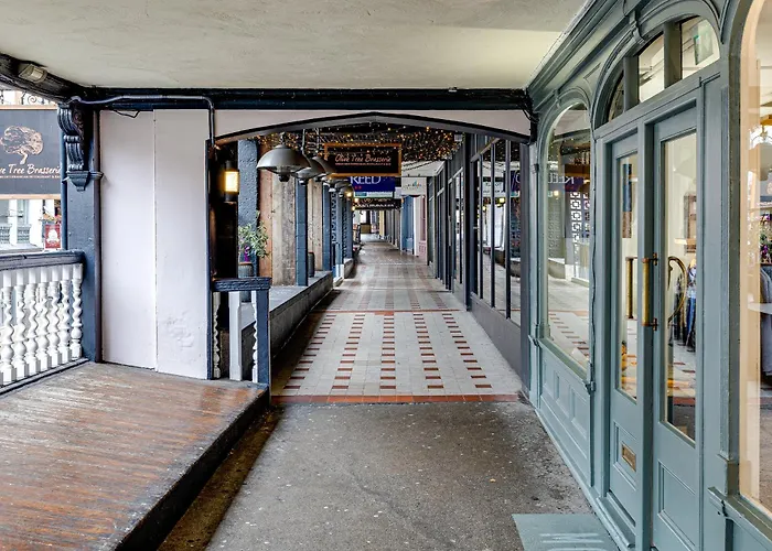 Insta-Worthy Loft On Historic Chester Rows, Sleeps 4 & Free Parking