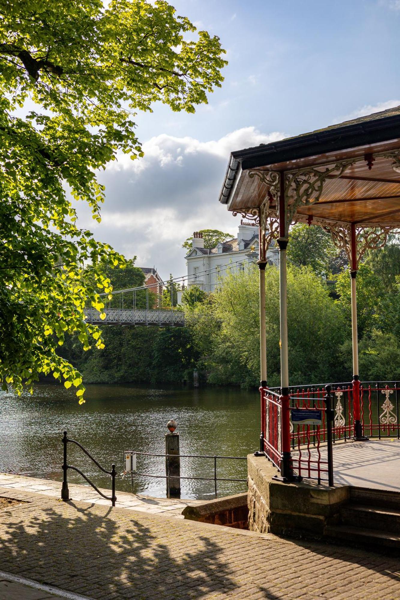 Insta-worthy Loft On Historic Rows, Sleeps 4 & Free Parking Chester