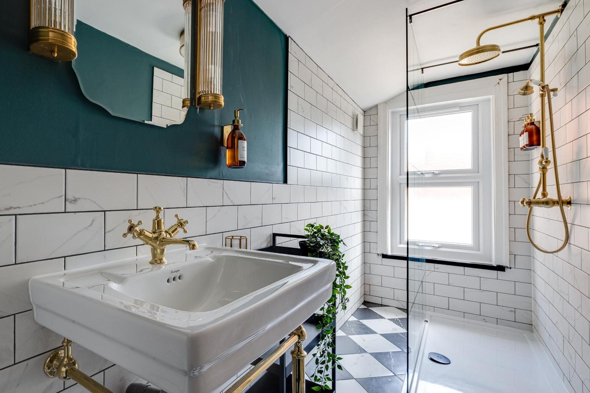 Insta-worthy Loft On Historic Rows, Sleeps 4 & Free Parking Chester