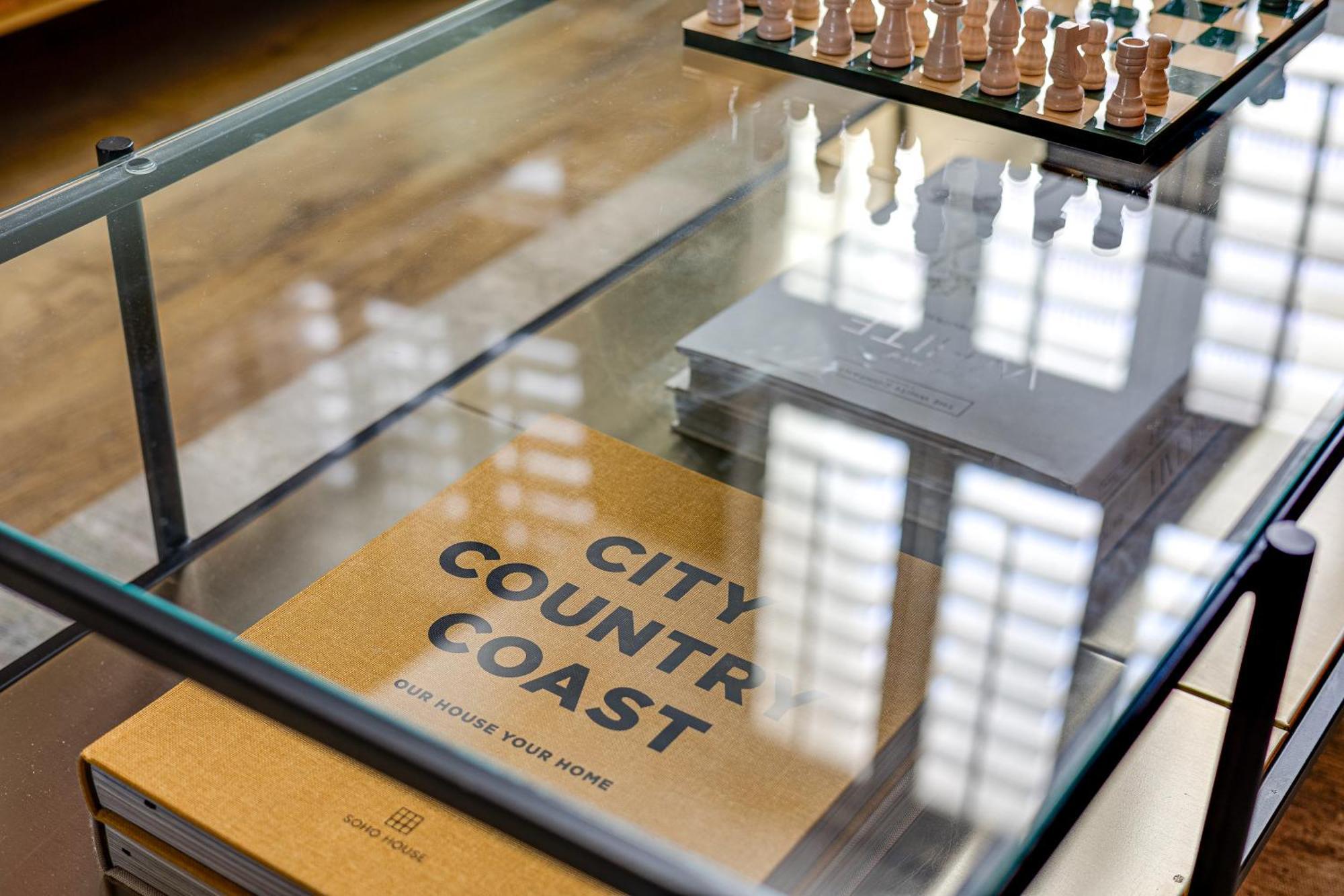 Insta-worthy Loft On Historic Rows, Sleeps 4 & Free Parking Apartment *