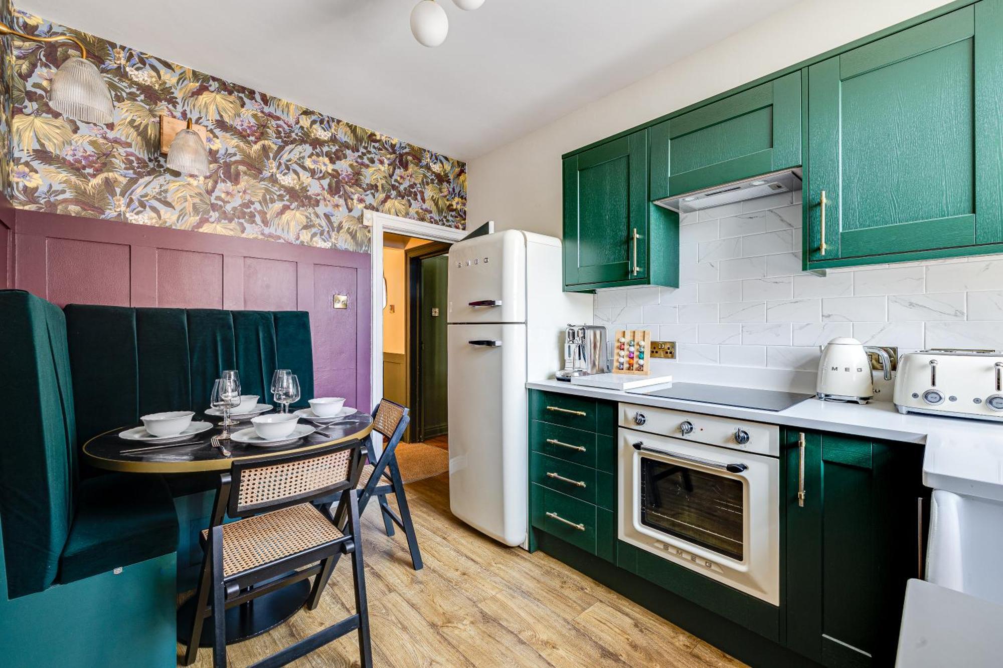 Insta-worthy Loft On Historic Rows, Sleeps 4 & Free Parking Chester