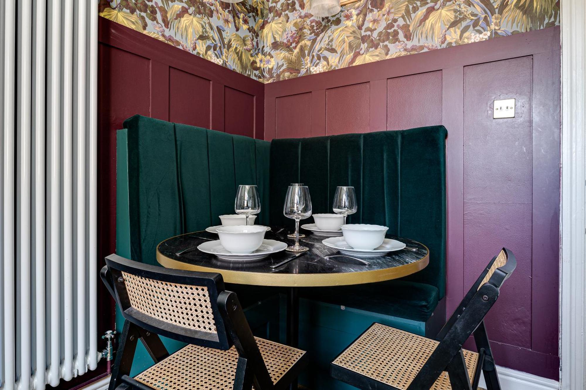 Insta-worthy Loft On Historic Rows, Sleeps 4 & Free Parking Apartment *