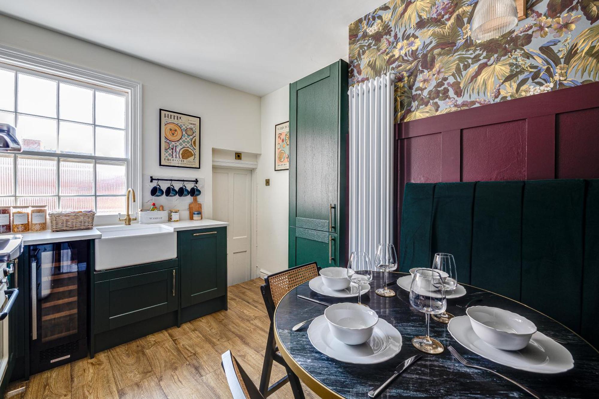 Apartment Insta-worthy Loft On Historic Rows, Sleeps 4 & Free Parking Chester