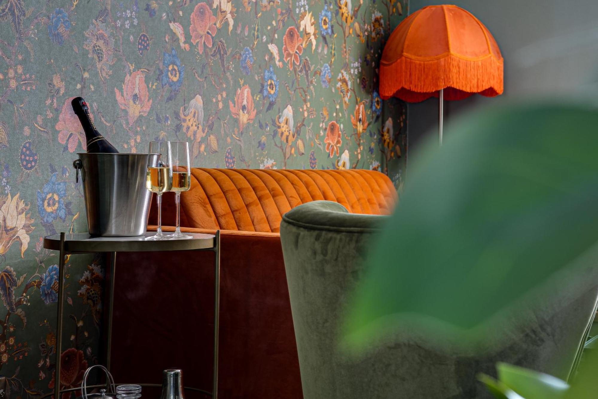 Insta-worthy Loft On Historic Rows, Sleeps 4 & Free Parking *