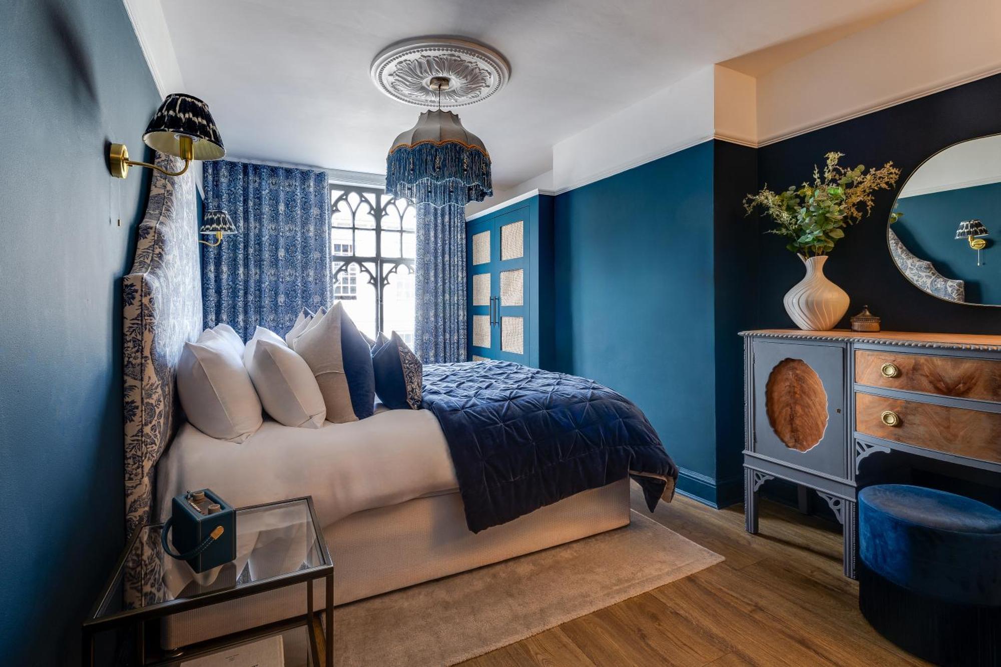 Insta-worthy Loft On Historic Rows, Sleeps 4 & Free Parking Chester