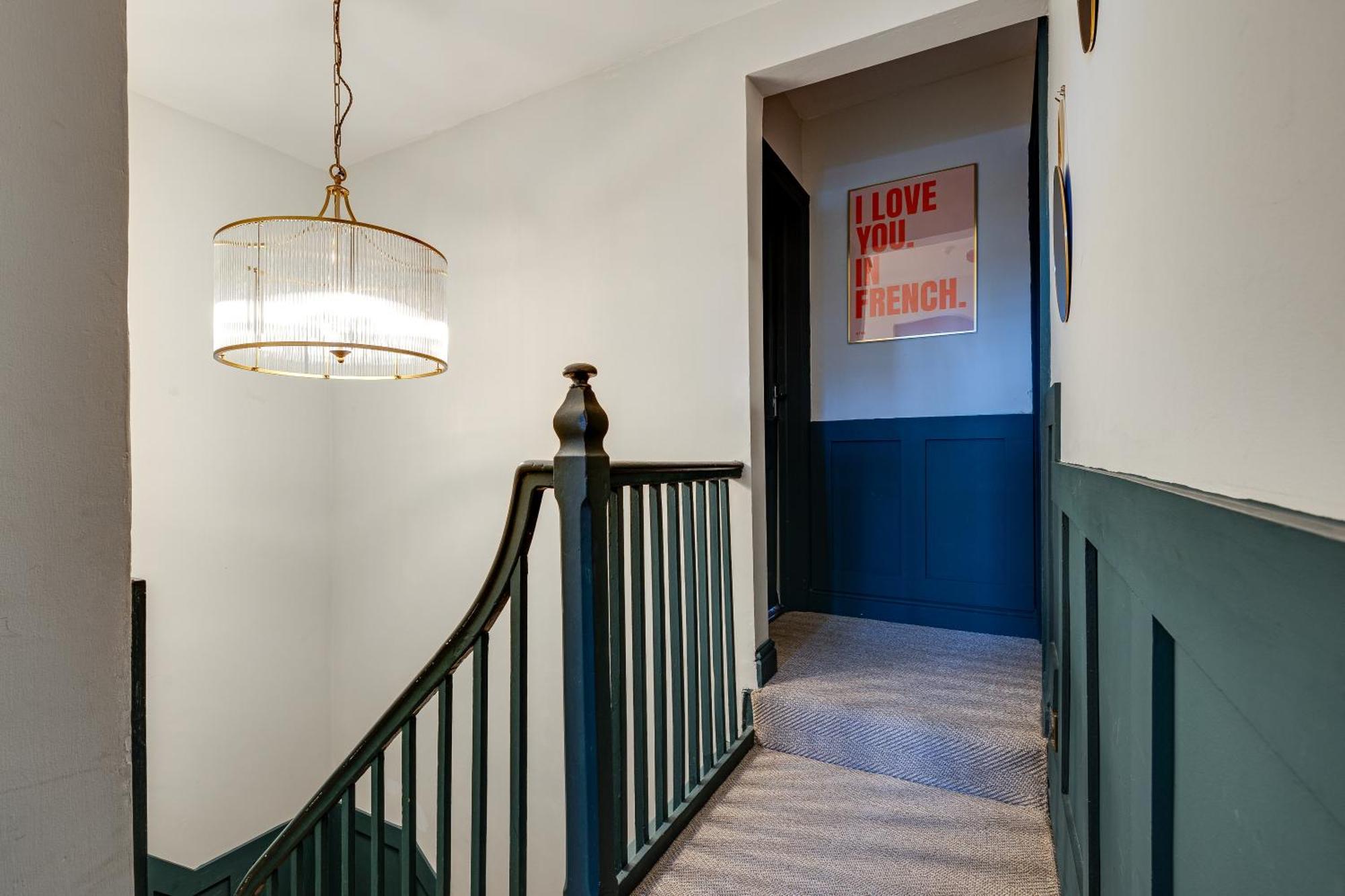Insta-worthy Loft On Historic Rows, Sleeps 4 & Free Parking
