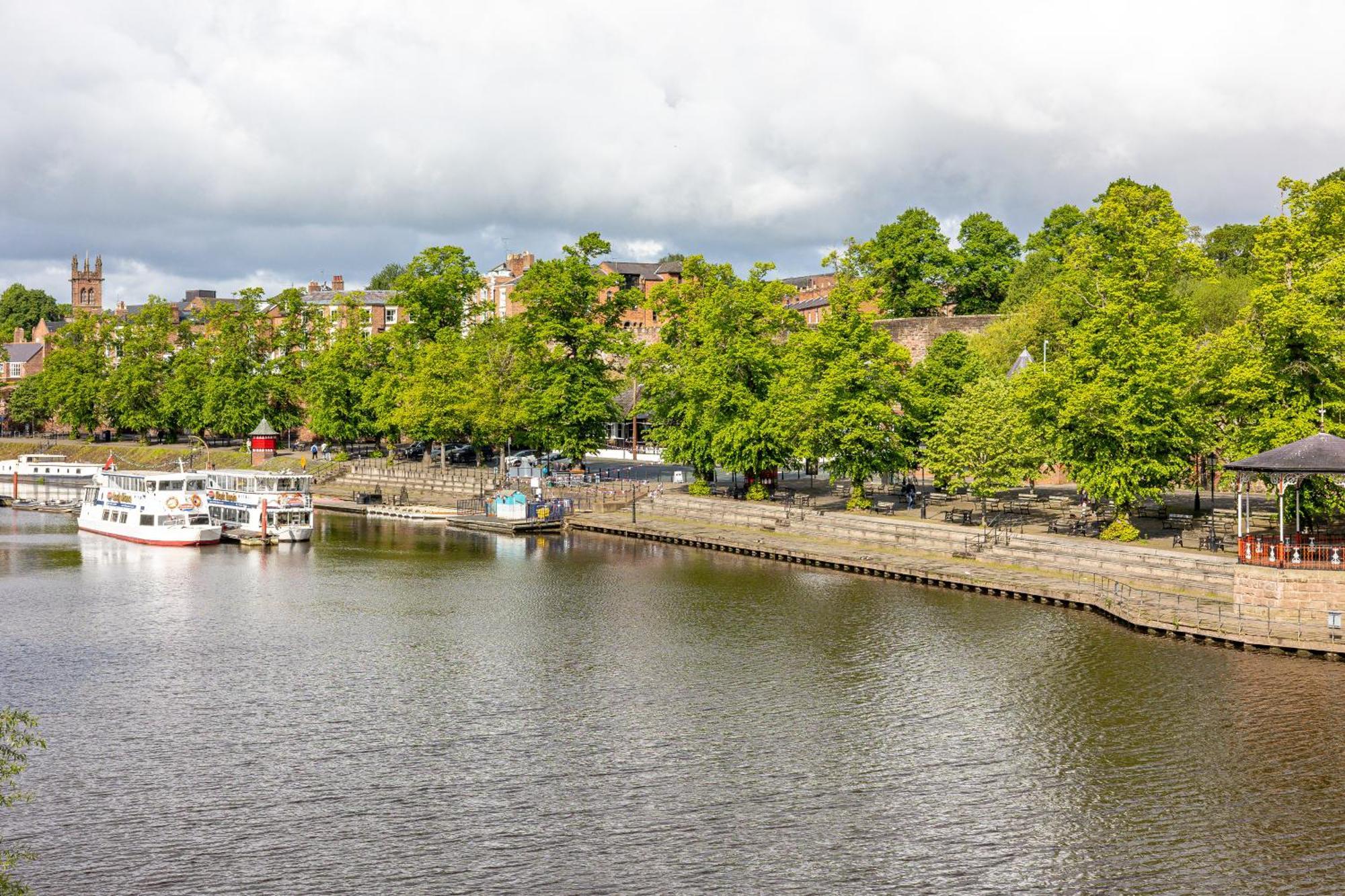 Apartment Insta-worthy Loft On Historic Rows, Sleeps 4 & Free Parking Chester