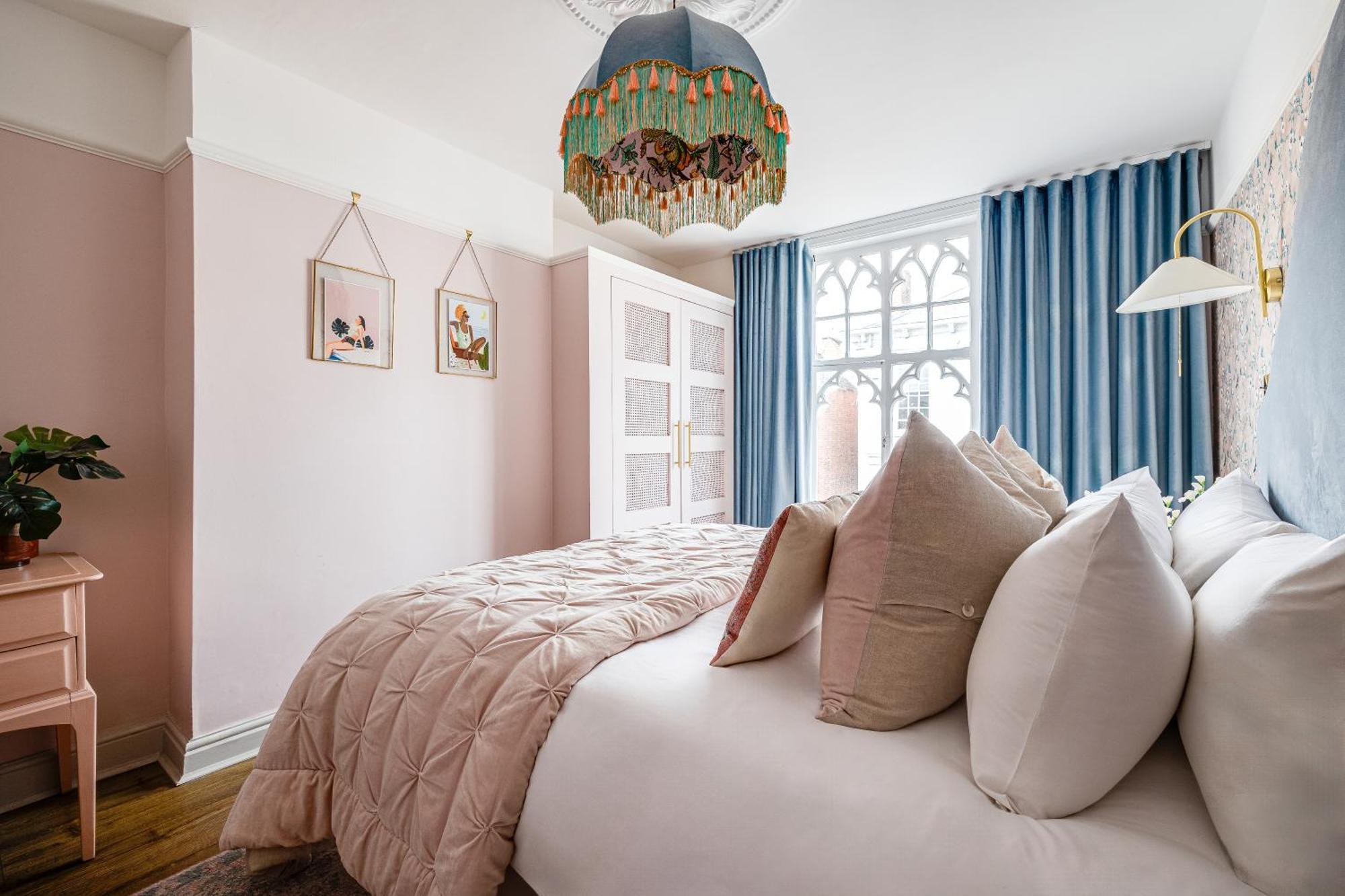 Apartment Insta-worthy Loft On Historic Rows, Sleeps 4 & Free Parking *
